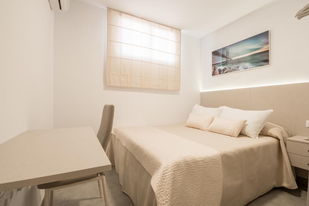 Hostal Romerito Malaga Exterior photo