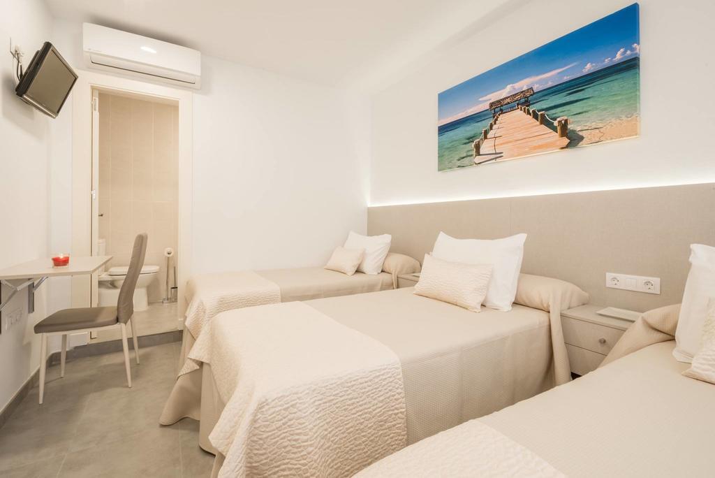 Hostal Romerito Malaga Exterior photo